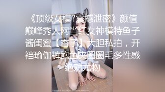 商场女厕偷拍白裙美女喝高了❤️晃晃荡荡脸通红鲍鱼却很粉嫩