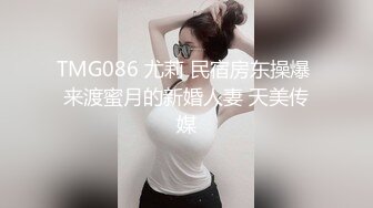 -一男两骚女双飞啪啪大秀 翘起屁股操完一个再换另一个