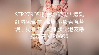 年轻人玩的就是嗨，淫乱群P露脸高颜值小渣女的性福生活，两个小哥大比拼看谁草的猛