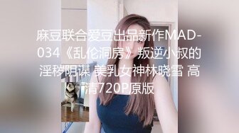 科技楼蹲守 白衣长发美女来姨妈了 有点手忙脚乱