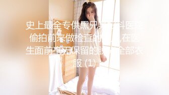 丰满性感的熟女露脸制服诱惑，吊钟奶子，床上道具深插，刺激阴蒂