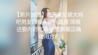 美女闹市区脱了衣服，露出性感的白皙酮体，谁也拦不住，警察也不行！