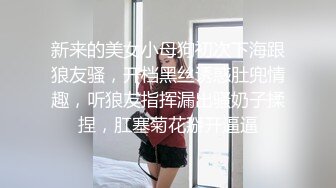 《居家摄像头破解》中年大叔和身材丰满的娇妻❤️午休时间来一炮