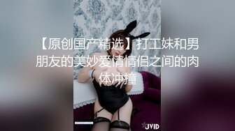 性感厚唇气质白领女下班後居家兼职,身材高挑,随着音乐摇摆慢慢脱光光