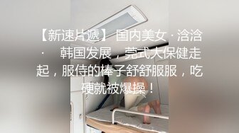 【双胞胎姐妹花浴室诱惑】长相清纯带着眼镜，浴室脱光光湿身诱惑，贫乳小奶子，翘起美臀拍打，坐马桶上掰穴特写