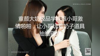 商场女厕偷拍 长的还不错的短发美女的小黑B