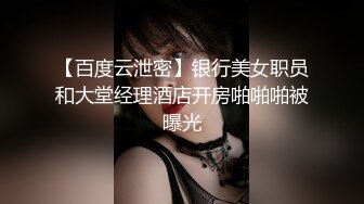 【街头勾引】性感少妇露出自慰勾引瘸腿老头，这样够反差吗？