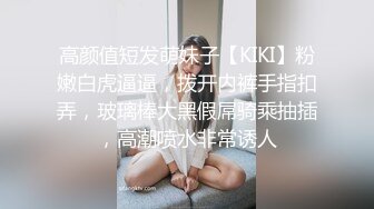 夫妻自拍 拉着双马尾老婆无套输出 最后直接射黑丝脚上 拍摄视角不错