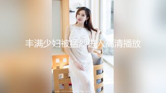 商场女厕全景偷拍珠宝店黑色美女店员的极品美鲍鱼