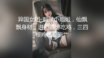 30多岁的少妇真是到了如狼似虎的饥渴阶段，瞧那吃鸡的渴望骚眼神，狂吃不止，大姐姐真的好迷人 太爽啦！