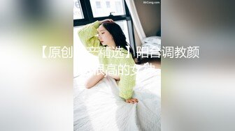  170CM眼镜美妞大战头套男，超细美腿吊带肉丝，毛毛浓密假屌伺候，扶着JB挺入抽送