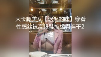  170CM极品美腿！穿上白丝袜足交！小个子男后入小马拉大车，各种姿爆操