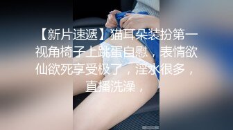 刚下海极度淫骚粉嫩美穴妹子 ，深喉假屌口水直流 ，抬起双腿假屌深插 ，放地板上骑坐套弄 ，开档丝袜大屁股后入