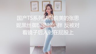  漂亮熟妇 如狼似虎的年齡 这逼一插就噴水了 掰开里面鲜红的粉肉好诱惑