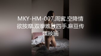   女孩：你不要拿我手呀，我推人家的时候已经推疼了，你不是说让我开心吗，呜呜你打我 撒娇好可爱