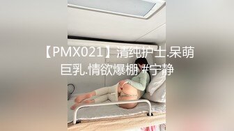  头套男沙发推到掰开鲍鱼被狠狠爆操一番，贵妃床上女上位销魂啪啪骑乘眼镜妹子