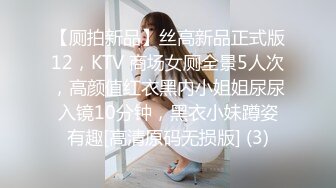 冒死爬墙偷拍 水上乐园刚出来换衣服的小美女