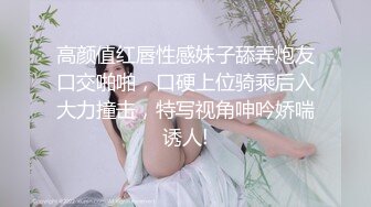  白嫩美乳妹子2男1女3P淫乱 性感内衣开档内丝舔奶摸逼 边舔屌边被后入