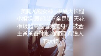 调教淫荡骚女友，全程露脸白丝情趣扒光了吃那玩逼