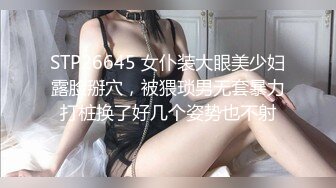    网约骚女激情4P，一男三女镜头前的淫荡，沙发上揉奶玩逼，轮草三女激情抽插，淫声荡语不断