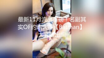  商场女厕粉衣蓝内气质优雅白领微微张开的狭窄穴洞喷出一条直线