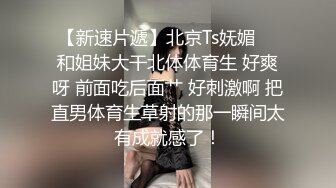 无毛逼黑丝女友全程露脸大秀直播，让旁边小哥调教听狼友指挥玩弄骚穴，奶子比心淫声荡语撩骚狼友精彩又刺激