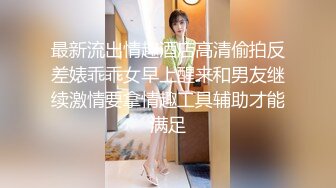 高颜值20岁，活力美少女，掏出大奶子揉捏，圆润大肥臀脱下内裤