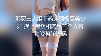 黄衣牛仔短裤妹子，调情舔奶口交上位骑乘猛操呻吟娇喘