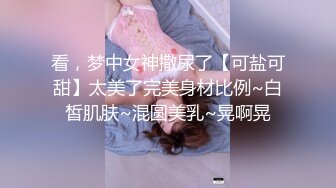 商场偷拍背带裙小美女粉嫩的BB