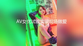 【新速片遞】  写字楼女厕再遇换蓝裙白丝美女前台❤️两片与逼齐平的肥唇让人心痒