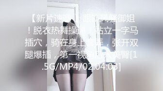  扎着两个小辫子00后嫩妹侧着舔舒服，逼逼无毛舔屌硬了骑上来自己动