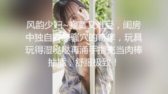 【新片速遞】蓝色专业喂奶衣服，巨乳哺乳期美少妇，吊钟奶挤奶流了一身，手指抠逼掰开阴道口特写