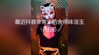 半夜儿子偷偷溜进妈妈房间 对着裸睡的妈妈打飞机