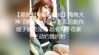 风骚熟女和一帮老男人KTV 秀口活，直接站上桌子就吃鸡巴，旁边还有小哥偷笑！