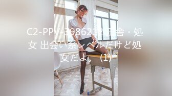 漂亮美眉打乳钉