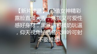 颜值不错皮肤白皙女主播沙发上全裸 黄瓜抽插自慰逼逼无毛略黑呻吟 很诱惑喜欢不要错过