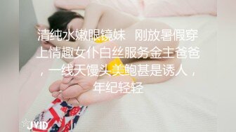 餐厅女厕偷窥牛仔裤少妇的小黑B