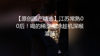 -无良女技师在给女顾客做服务的时候开直播 上厕所露奶子尿尿