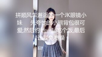 妹子拿着黄瓜表演口活