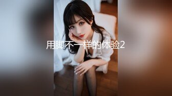 【新片速遞】完美露脸眼睛骚货深喉吃鸡，很猴急，女主衣服都没有脱就推到开始打桩女上位啪啪，再换个姿势内射一逼给细心擦拭