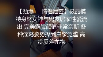   高颜值黑衣牛仔裤御姐，身材苗条性感大长腿穿着高跟直接坐到鸡巴上起伏深入噗嗤噗嗤