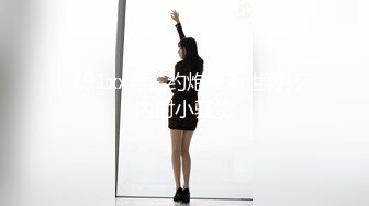 【新速片遞】丰满熟女 ♈·桃子冰妈妈·♈：反差人妻——连体衣的诱惑，油亮黑丝，厨房演绎，全程淫语，最后喷潮 