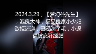 年轻漂亮性感家教老师穿着牛仔短裤吊带诱惑学生设置时间给他口不准他射