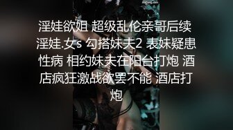 变态哥套路两个工厂妹子回家喝酒下药灌倒一块干,苗条妹子药力不够醒来拼命反抗